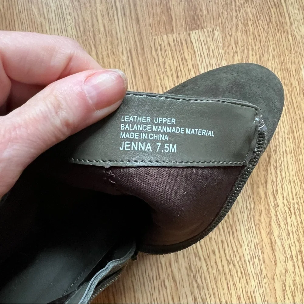 Violet & Red Jenna Suede Ankle Booties Olive Green Size 7.5 Stacked Heel